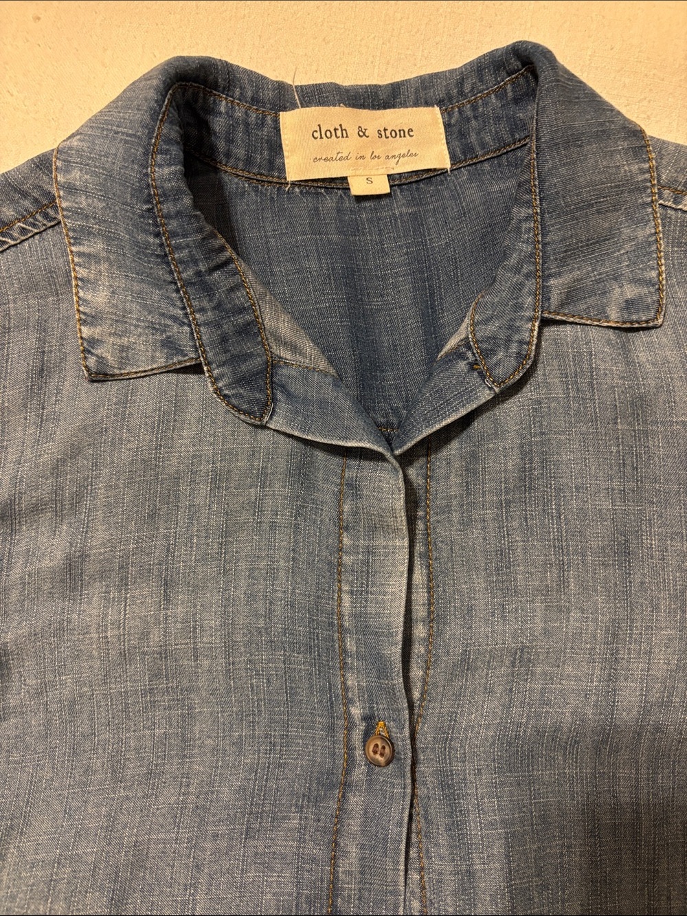 Cloth & Stone women’s chambray button down shirt